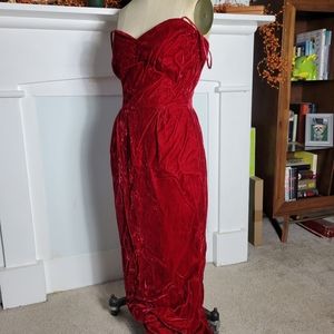 M| Red Velvet Sweetheart Dress